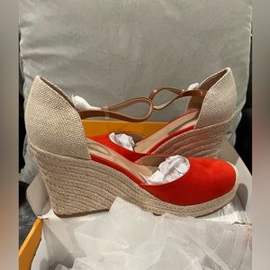 NEW FISACE Woman’s platform espadrilles, size 9 1/2.